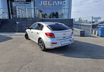 Подержанный автомобиль Chevrolet Cruze Hatchback 2012 года (7 фото)