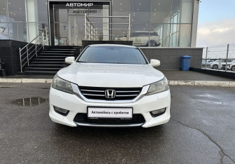 Подержанный автомобиль Honda Accord Sedan 2013 года (2 фото)