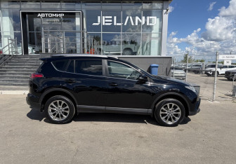 Подержанный автомобиль Toyota RAV4 2017 года (4 фото)