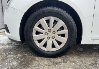 Подержанный автомобиль Chevrolet Cruze Hatchback 2012 года (15 фото)