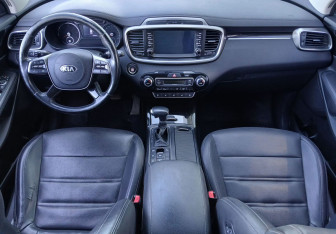 Подержанный автомобиль Kia Sorento 2018 года (10 фото)