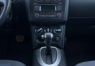 Подержанный автомобиль Nissan Qashqai 2012 года (11 фото)