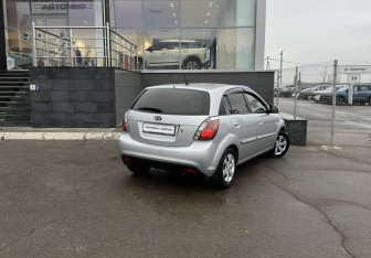 Подержанный автомобиль Kia Rio Hatchback 2010 года (5 фото)