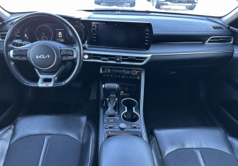Подержанный автомобиль Kia K5 2021 года (10 фото)