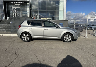 Подержанный автомобиль Kia Ceed Hatchback 2012 года (4 фото)