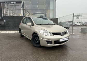 Подержанный автомобиль Nissan Tiida Hatchback 2011 года (3 фото)