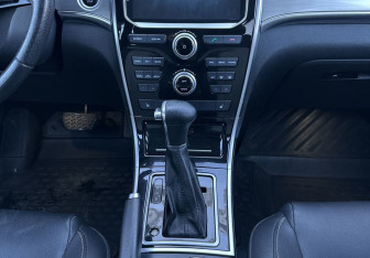 Подержанный автомобиль Haval H2 2016 года (11 фото)