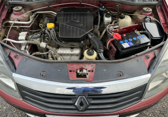 Подержанный автомобиль Renault Sandero 2012 года (13 фото)