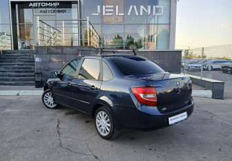 Подержанный автомобиль LADA (ВАЗ) Granta Sedan 2013 года (7 фото)