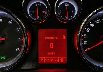 Подержанный автомобиль Opel Astra Hatchback 2011 года (15 фото)