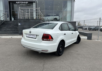 Подержанный автомобиль Volkswagen Polo Sedan 2015 года (5 фото)