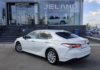 Подержанный автомобиль Toyota Camry Sedan 2020 года (7 фото)
