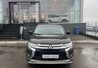 Подержанный автомобиль Mitsubishi Outlander 2018 года (2 фото)