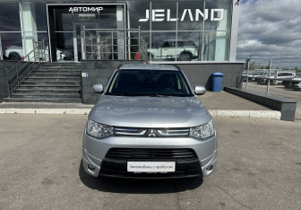 Подержанный автомобиль Mitsubishi Outlander 2014 года (2 фото)