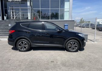 Подержанный автомобиль Hyundai Santa Fe 2014 года (4 фото)