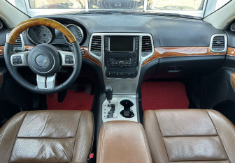 Подержанный автомобиль Jeep Grand Cherokee 2012 года (10 фото)