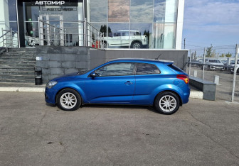 Подержанный автомобиль Kia Ceed Hatchback 2011 года (8 фото)