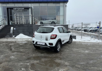 Подержанный автомобиль Renault Sandero 2018 года (5 фото)