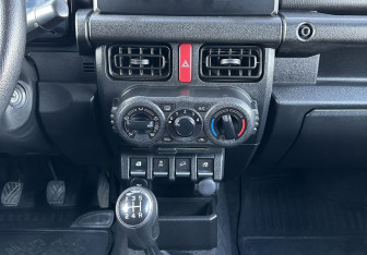 Подержанный автомобиль Suzuki Jimny 2020 года (11 фото)