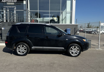 Подержанный автомобиль Mitsubishi Outlander 2008 года (4 фото)