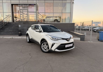 Подержанный автомобиль Toyota C-HR 2019 года (3 фото)