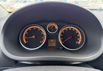 Подержанный автомобиль Opel Corsa 2011 года (9 фото)