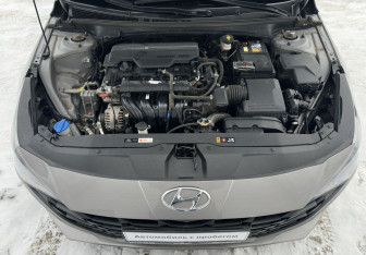 Подержанный автомобиль Hyundai Elantra Sedan 2021 года (13 фото)