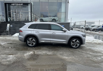 Подержанный автомобиль Geely Monjaro 2024 года (4 фото)