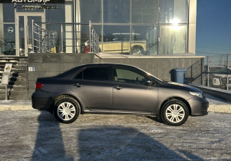 Подержанный автомобиль Toyota Corolla Sedan 2012 года (4 фото)