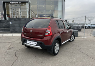 Подержанный автомобиль Renault Sandero 2012 года (5 фото)
