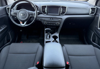Подержанный автомобиль Kia Sportage 2017 года (10 фото)