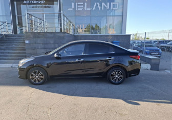 Подержанный автомобиль Kia Rio Sedan 2018 года (8 фото)
