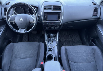 Подержанный автомобиль Mitsubishi ASX 2013 года (10 фото)
