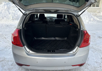 Подержанный автомобиль Kia Ceed Hatchback 2010 года (15 фото)