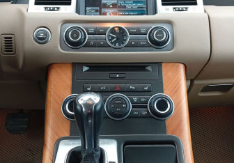 Подержанный автомобиль Land Rover Range Rover Sport 2013 года (11 фото)