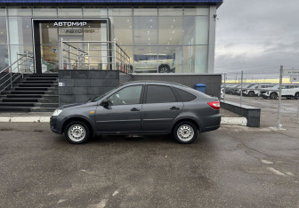 Подержанный автомобиль LADA (ВАЗ) Granta Liftback 2017 года (8 фото)