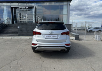 Подержанный автомобиль Hyundai Santa Fe 2015 года (6 фото)