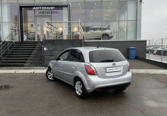 Подержанный автомобиль Kia Rio Hatchback 2010 года (7 фото)