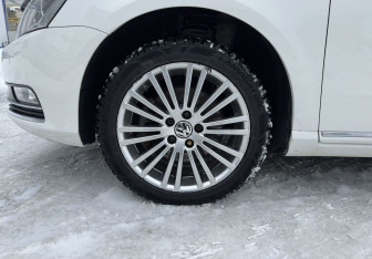 Подержанный автомобиль Volkswagen Passat Sedan 2012 года (14 фото)