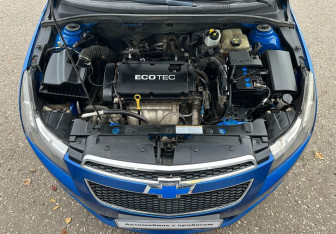 Подержанный автомобиль Chevrolet Cruze Sedan 2011 года (13 фото)