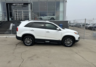 Подержанный автомобиль Kia Sorento 2011 года (4 фото)