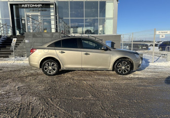 Подержанный автомобиль Chevrolet Cruze Sedan 2011 года (4 фото)