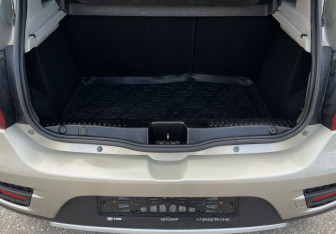 Подержанный автомобиль Renault Sandero 2017 года (15 фото)