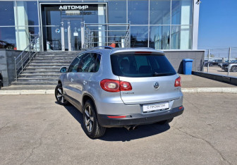 Подержанный автомобиль Volkswagen Tiguan 2010 года (7 фото)