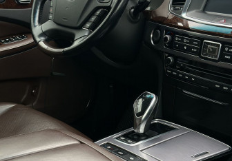 Подержанный автомобиль Hyundai Equus 2014 года (12 фото)