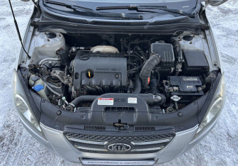 Подержанный автомобиль Kia Ceed Hatchback 2009 года (14 фото)