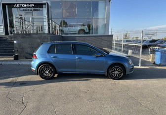 Подержанный автомобиль Volkswagen Golf Hatchback 2014 года (4 фото)