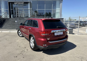 Подержанный автомобиль Jeep Grand Cherokee 2012 года (7 фото)