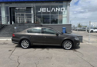 Подержанный автомобиль Volkswagen Passat Sedan 2012 года (4 фото)