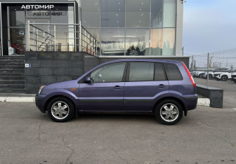 Подержанный автомобиль Ford Fusion 2007 года (8 фото)